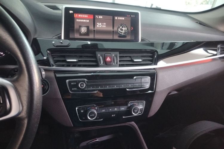 宝马X2 2020款 sDrive20i M越野套装中控内饰16