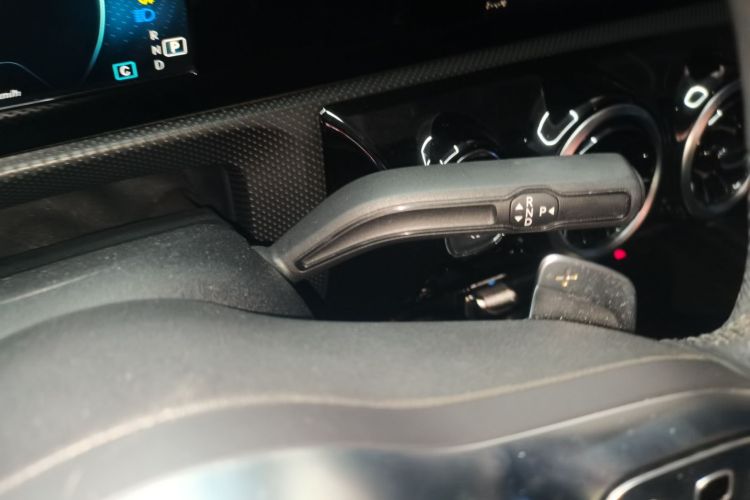 奔驰A级 2019款 改款 A 180 L 运动轿车局部细节18