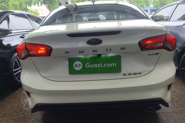 福特 福克斯 2020款 三厢 EcoBoost 180 自动锋潮型车身外观6