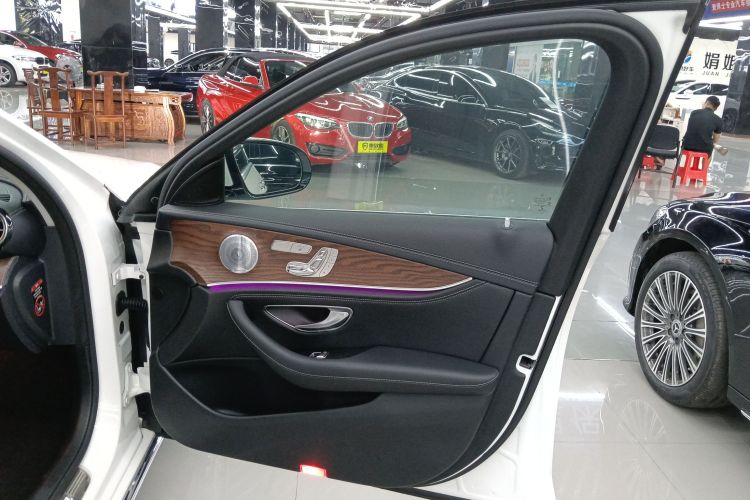 奔驰E级 2020款 E 300 L 豪华型中控内饰42
