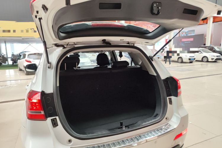 哈弗H2 2016款 红标 1.5T 手动两驱豪华型机舱底盘23