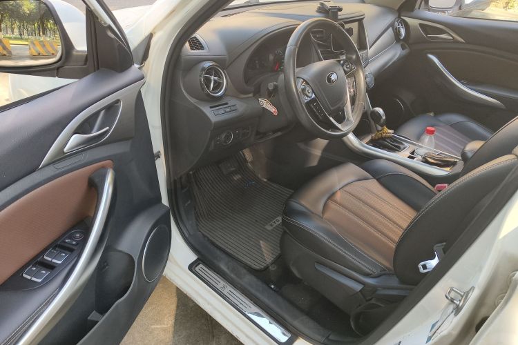 比亚迪 宋 2016款 盖世版 1.5TID 自动精英型中控内饰7003