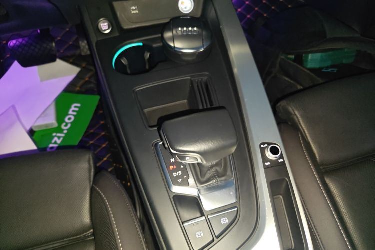 奥迪A4L 2020款 40 TFSI 豪华动感型中控内饰18