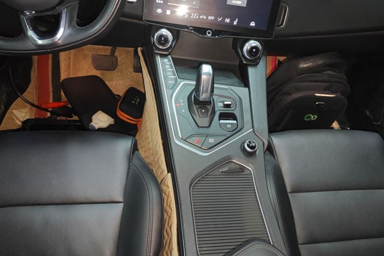 领克01 2021款 2.0TD 两驱型Pro中控内饰18