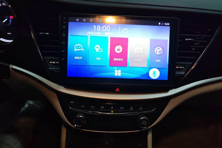 别克 威朗 2018款 三厢 15S 自动进取型中控内饰16