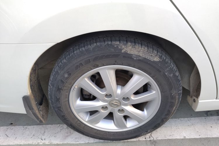 日产 轩逸 2012款 经典 1.6XL 自动豪华版车身外观6008