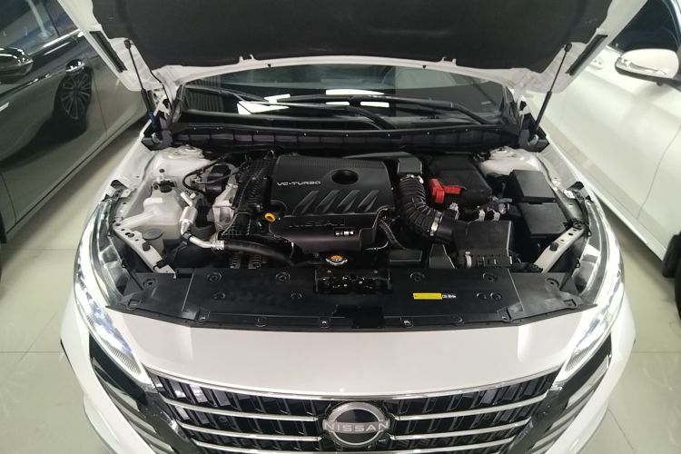 日产 天籁 2022款 2.0T XL 进享版机舱底盘24