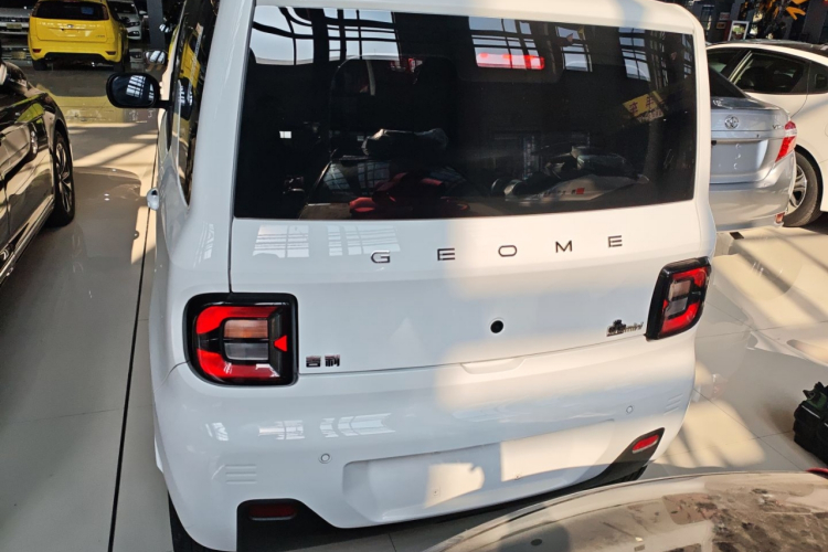 吉利银河 2023款 熊猫mini 200km 耐力熊车身外观6