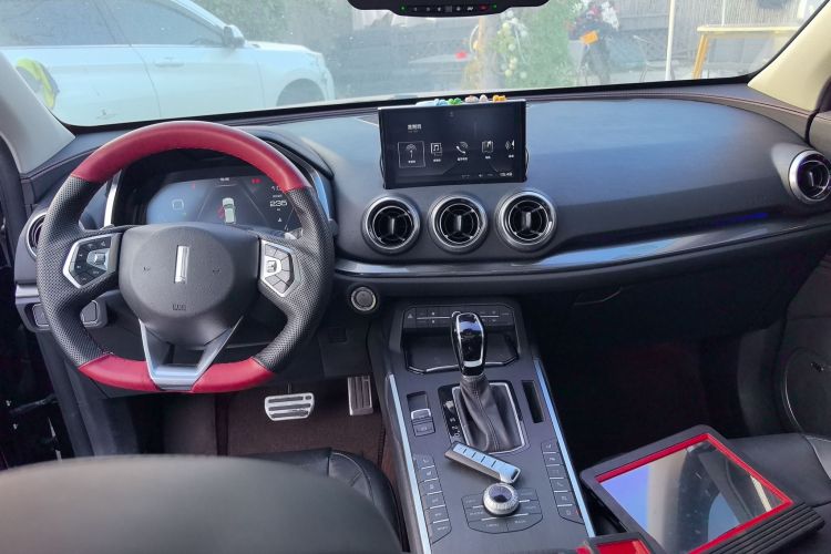 魏牌 VV5 2017款 2.0T 旗舰型中控内饰12