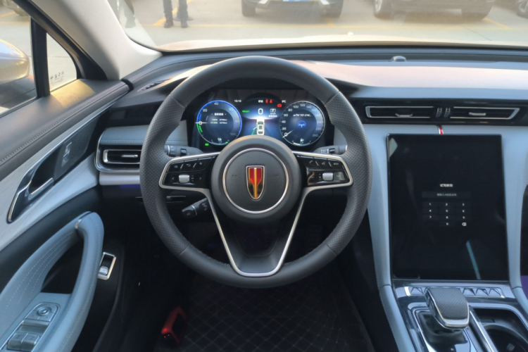 红旗H5 PHEV 2025款 170 超混版中控内饰13