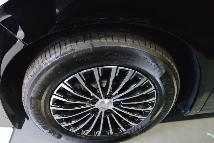 腾势D9 2022款 DM-i 970 四驱尊荣型车身外观35