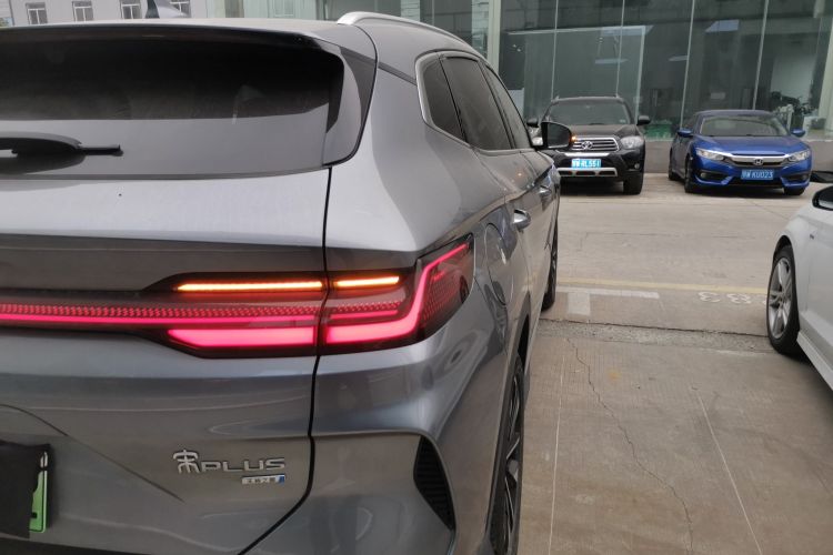 比亚迪 宋PLUS新能源 2025款 EV 智驾版 520km 尊贵型车身外观9