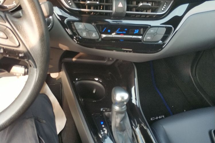 丰田C-HR 2020款 2.0L 领先版局部细节18