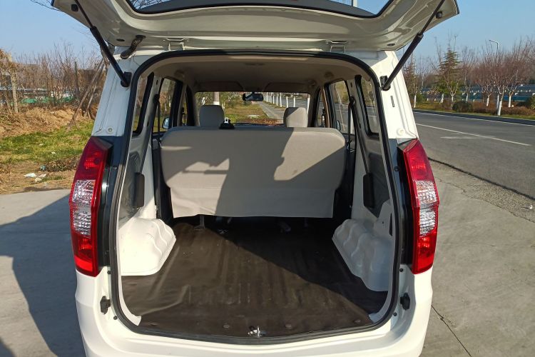 五菱汽车 五菱宏光 2021款 1.5L S基本型LAR机舱底盘23