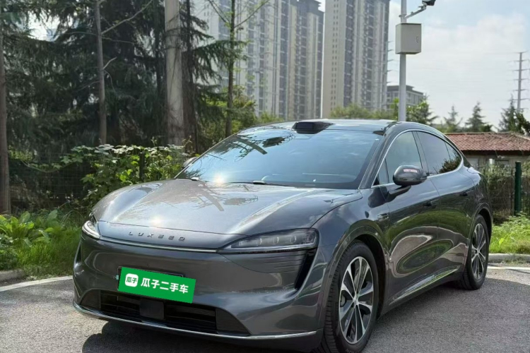 鸿蒙智行 智界R7 2025款 增程 251km Max车身外观1