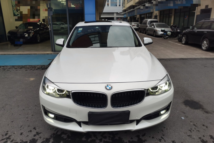 宝马3系GT 2019款 320i 时尚型车身外观2