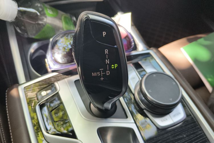 宝马7系 2018款 740Li 领先型 M运动套装中控内饰18