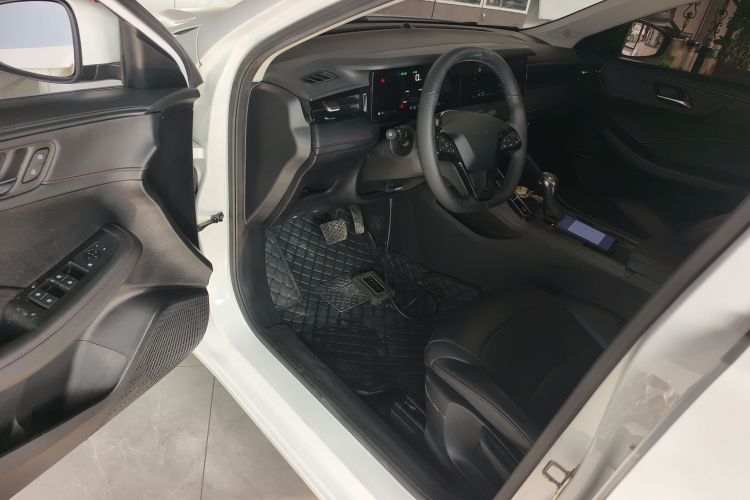 荣威i5 2023款 1.5L CVT尊荣版中控内饰7001