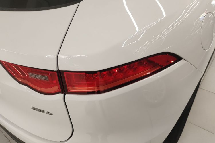 捷豹F-PACE 2018款 2.0T 两驱都市尊享版车身外观9