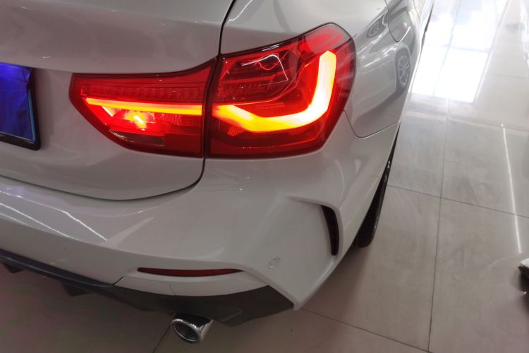 宝马1系 2021款 改款 120i M运动版车身外观9