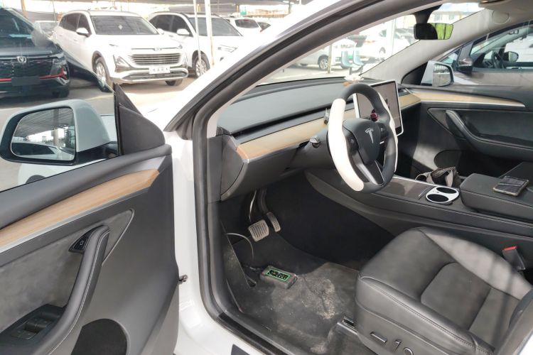 特斯拉 Model Y 2022款 后轮驱动版中控内饰7003
