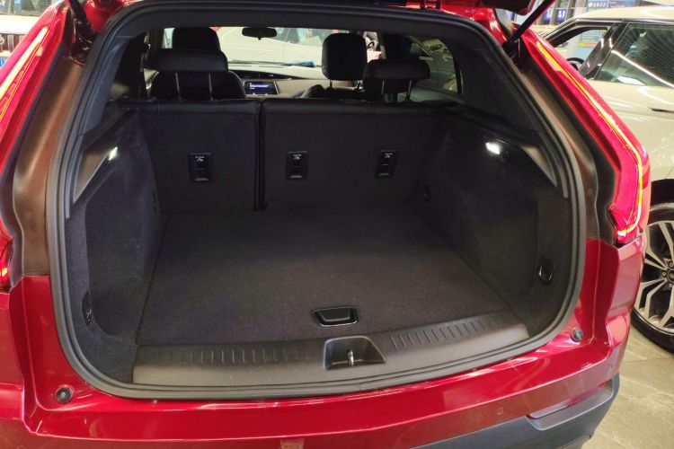 凯迪拉克XT4 2021款 28T 两驱技术型机舱底盘23