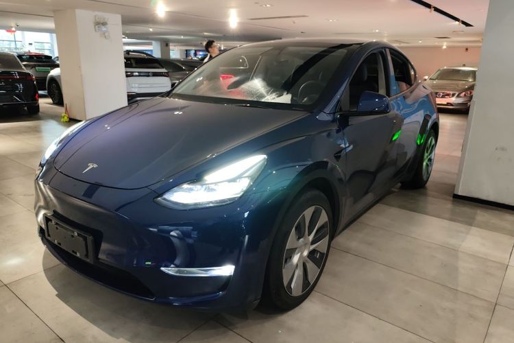 特斯拉 Model Y 2021款 长续航全轮驱动版车身外观1