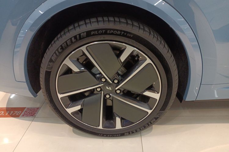 理想汽车 理想L8 2025款 Max 智能焕新版车身外观6008