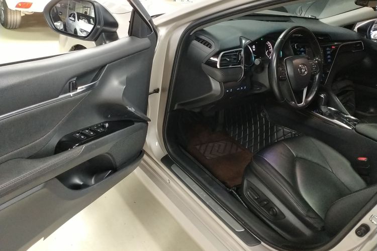 丰田 凯美瑞 2018款 2.0G 豪华版中控内饰20