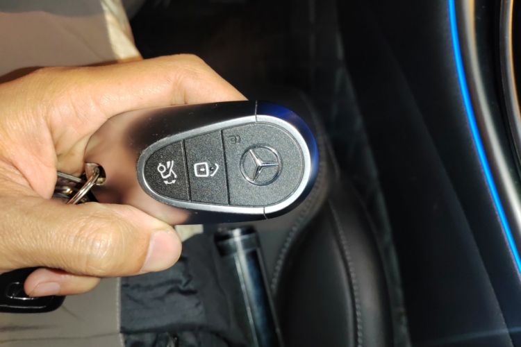 奔驰C级 2024款 改款二 C 260 L 运动版中控内饰11