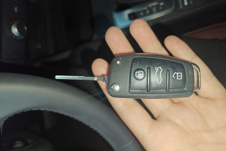 奥迪Q2L 2021款 35 TFSI 进取动感型中控内饰7001