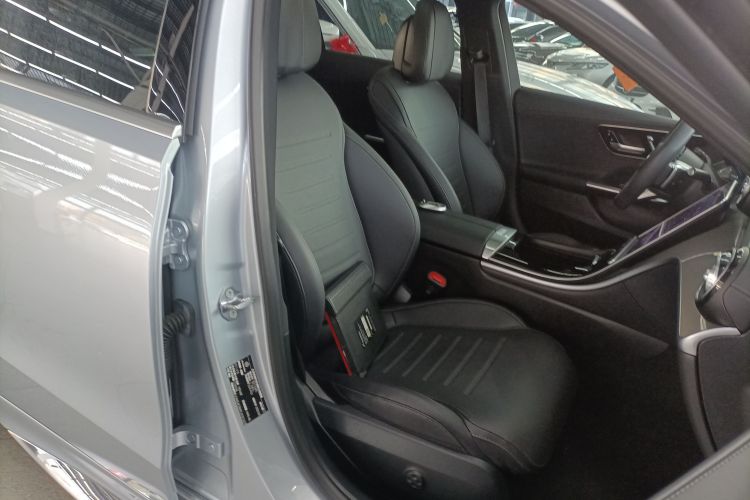 奔驰C级 2023款 改款二 C 260 L 运动版局部细节41