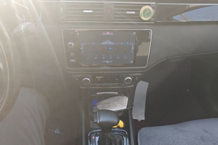 观致3 2015款 都市SUV 1.6T 自动炫动派中控内饰16