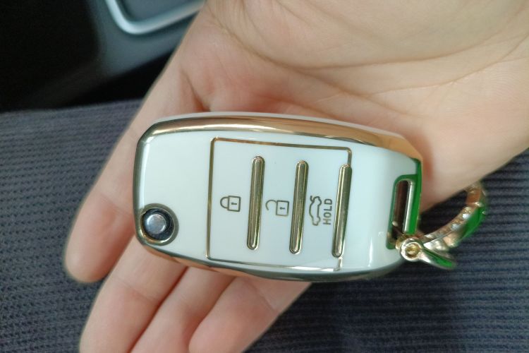 起亚K2 2017款 三厢 1.4L AT GLS中控内饰11