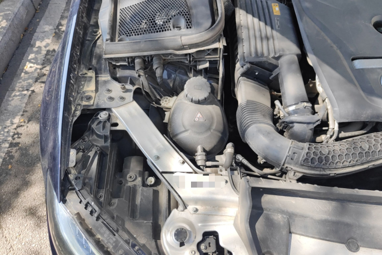 奔驰E级 2018款 改款 E 300 L 豪华型局部细节9006