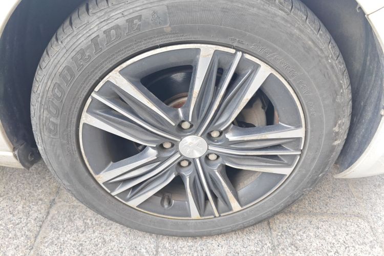 标致308 2016款 1.6L 手动时尚版车身外观10