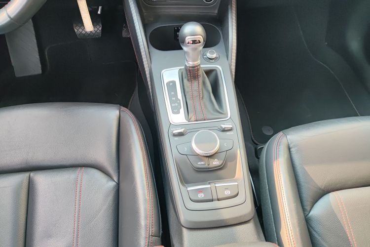 奥迪Q2L 2022款 35 TFSI 进取动感型局部细节18