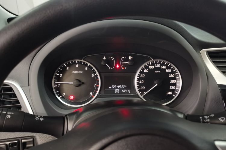 日产 轩逸 2019款 经典 1.6XE CVT舒适版中控内饰14