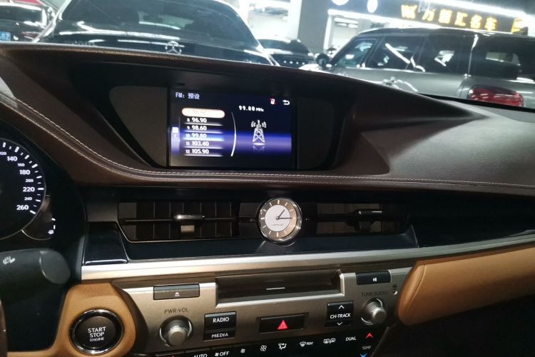 雷克萨斯ES 2015款 200 精英版中控内饰16