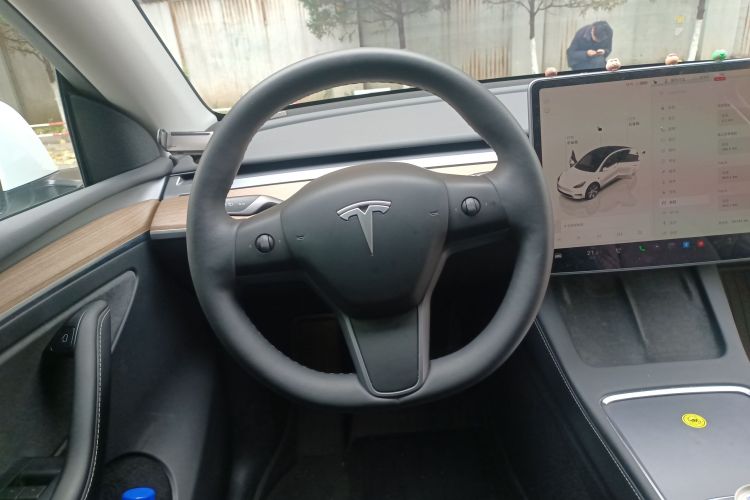 特斯拉 Model Y 2022款 改款 后轮驱动版中控内饰13