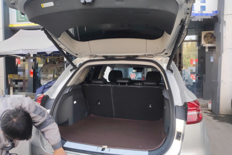 红旗HS5 2019款 2.0T 智联旗享四驱版机舱底盘23