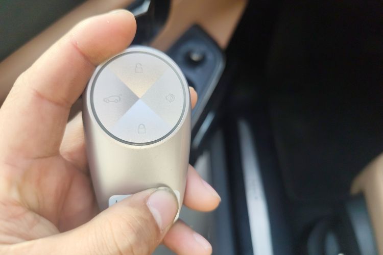 蔚来ES8 2020款 415KM 签名版 六座版中控内饰11