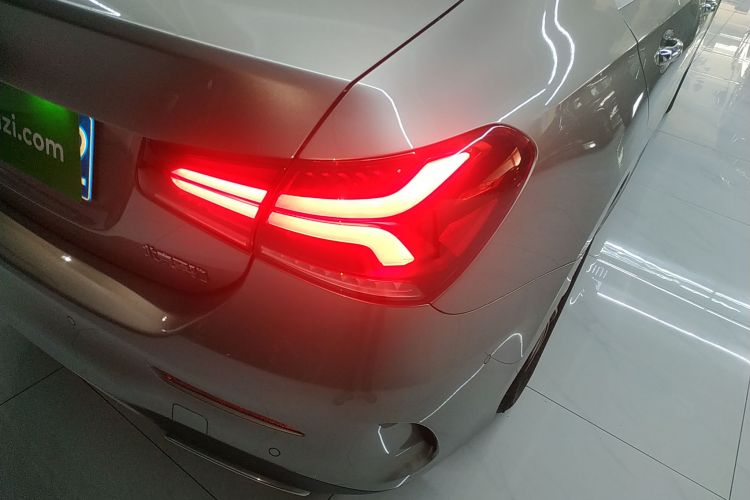 奔驰A级 2019款 A 200 L 运动轿车车身外观9