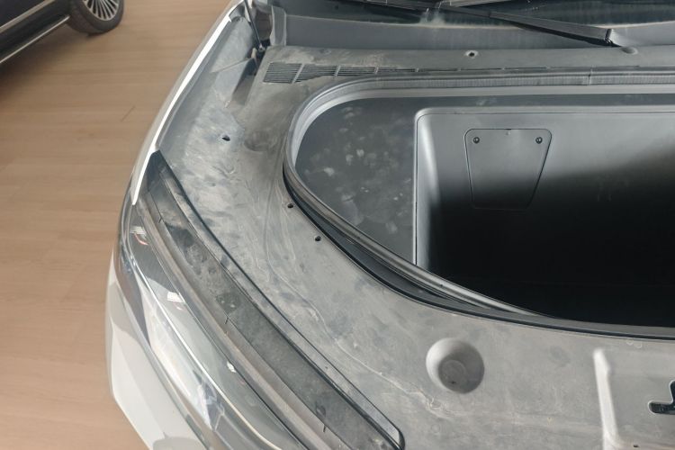 腾势N7 2024款 630 四驱智驾Max版机舱底盘25