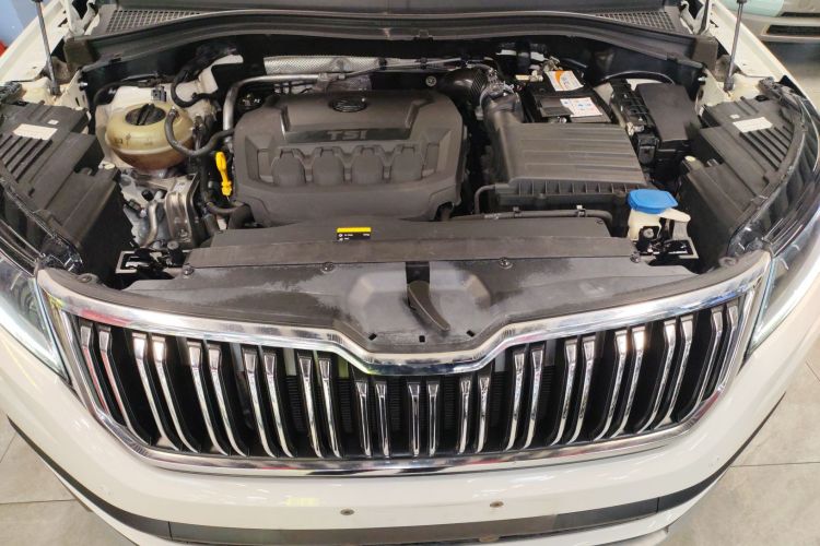 斯柯达 柯迪亚克 2018款 改款 TSI330 7座两驱豪华优享版机舱底盘24