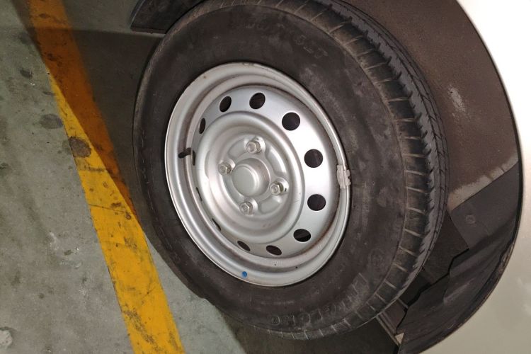 五菱汽车 五菱宏光V 2022款 1.5L劲取版封窗车电动助力LAR车身外观6008