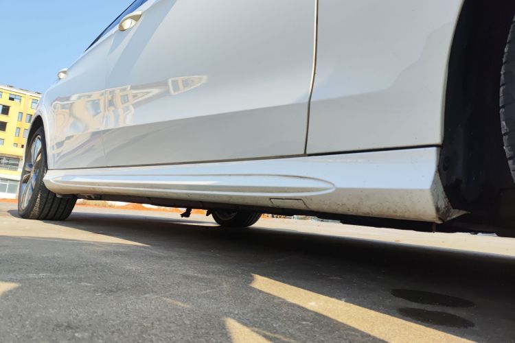 奔驰E级 2014款 改款 E 260 L 运动型局部细节9001