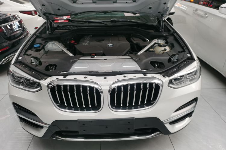 宝马X3 2020款  xDrive25i 豪华套装机舱底盘24