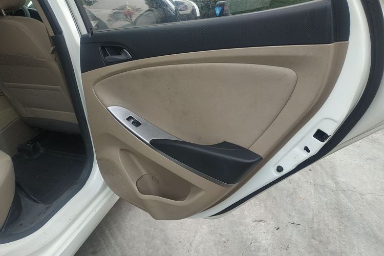 现代 瑞纳 2014款 1.4L 自动智能型GLS中控内饰7006