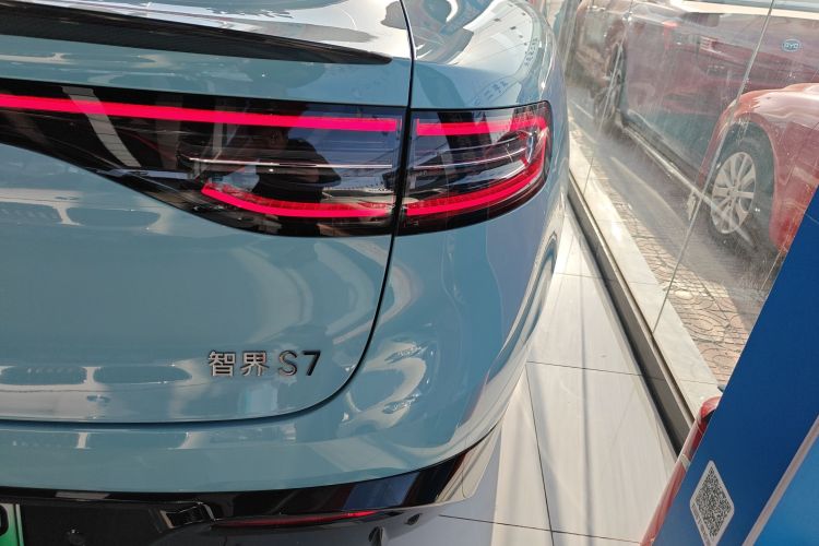 鸿蒙智行 智界S7 2025款 785km Ultra车身外观9